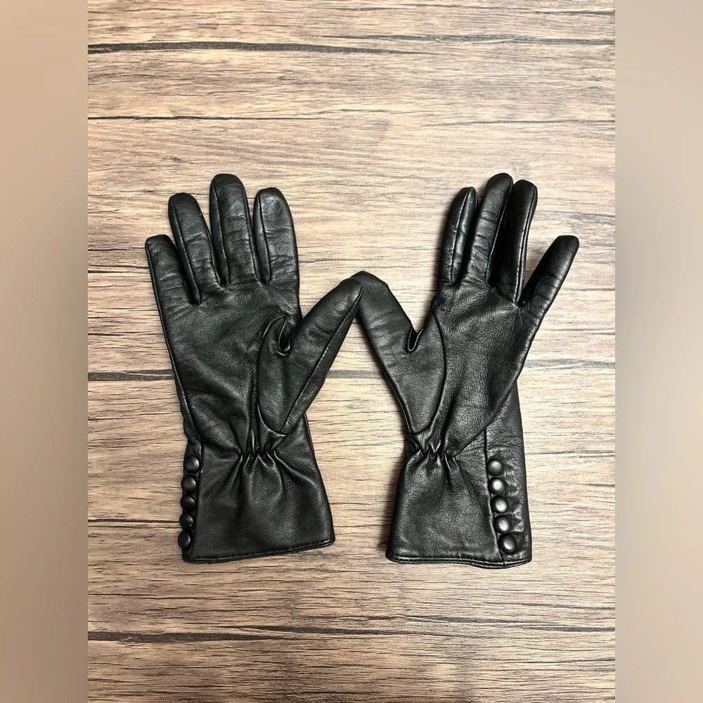 Vintage Cashmere-Lined Sheepskin Leather Gloves with Button Accents